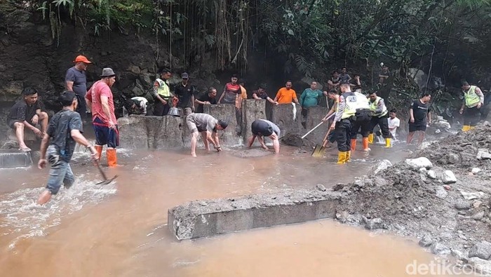 Banjir Bandang di Guci: Tragedi Hilangnya Kolam Air Panas dan Pipa yang Hanyut