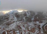 **Salju Menyelimuti Arab Saudi:.Beginilah Keindahannya di Jabal Al-Lawz dan Lokasi Lainnya**