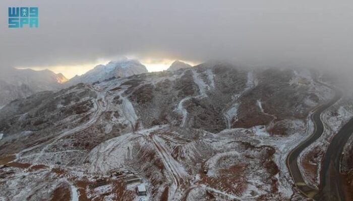 **Salju Menyelimuti Arab Saudi:.Beginilah Keindahannya di Jabal Al-Lawz dan Lokasi Lainnya**