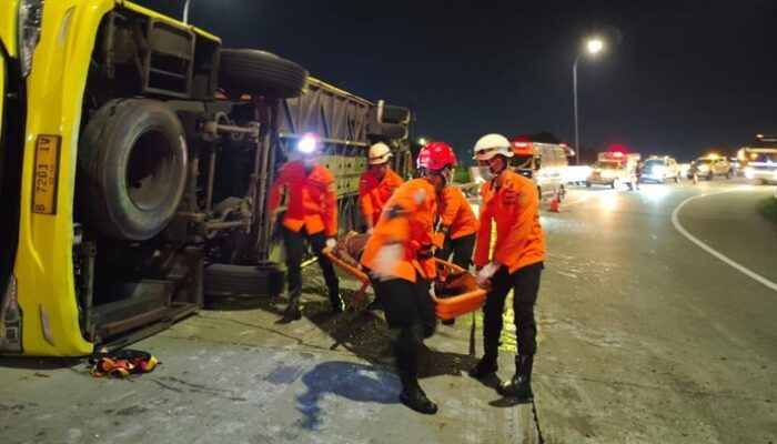 Tragedi Maut Bus PO Cahaya Trans: Sopir Ngantuk, 15 Nyawa Hilang di Krapyak!