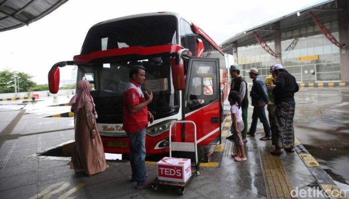 “Jangan Mau Naik Bus Kalau Nggak Ada Stiker Ini, Pokoknya Jangan! Kenali Risiko Tak Terduga”