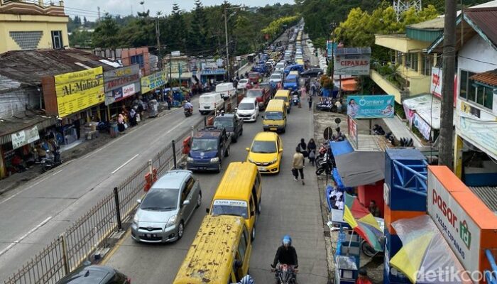 **Macet di Puncak Pasti Terjadi, Polisi Imbau Jangan Tergiur Jalur Alternatif!**