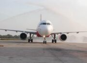 “Pesawat Salah Mendarat, Prabowo Tunda Perjalanan, Pramugari Kewalahan”