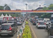 Libur Natal Tiba, Puncak Ramai Luar Biasa – Update 1