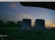 Viral 2 Bus Damri Beriringan di Tol Ngawi-Kertosono, Nyaris Celaka