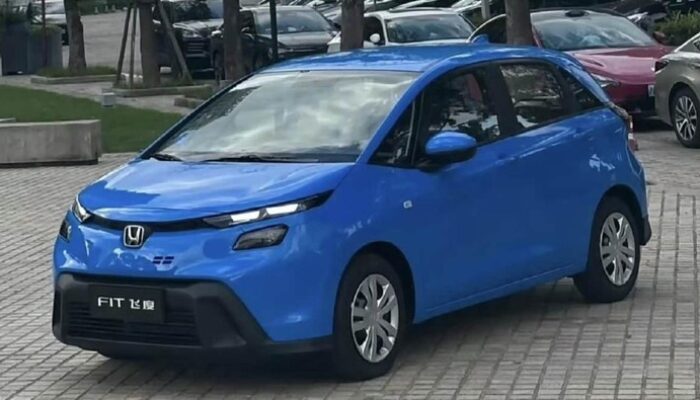 **Bocoran Terbaru Honda Jazz Facelift, Desain Lampu Lebih Agresif**