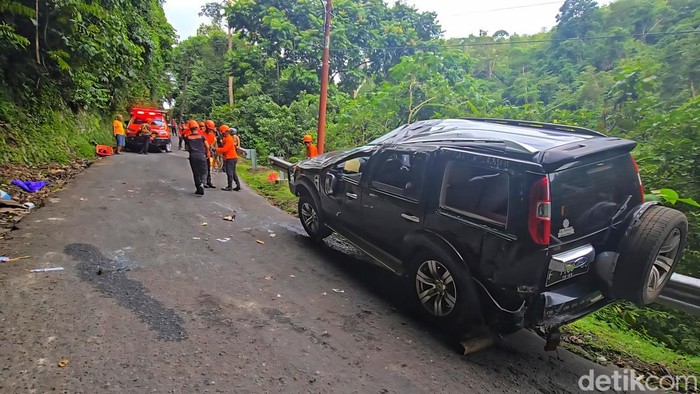 Ford Everest Terguling, Pelajaran Berharga dari Tanjakan Cisarakan Sukabumi