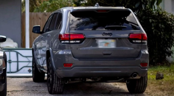 Apes! Emak-emak Didenda Rp 1,7 M Gegara Parkir Mobil di Rumput - Update 1