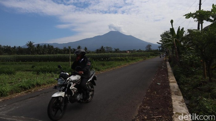 **Misteri Gunung Slamet: 2 Pendaki Hilang, 1 Ditemukan di Pos 5**