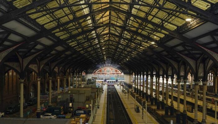**Deretan Stasiun Kereta Api Legendaris Dunia yang Ditinggalkan Manusia**