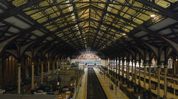 **Deretan Stasiun Kereta Api Legendaris Dunia yang Ditinggalkan Manusia**