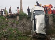 “Mobil Wisatawan Jatuh ke Jurang: Kecelakaan yang Membuat Wisata Digital Jadi Berbahaya?”