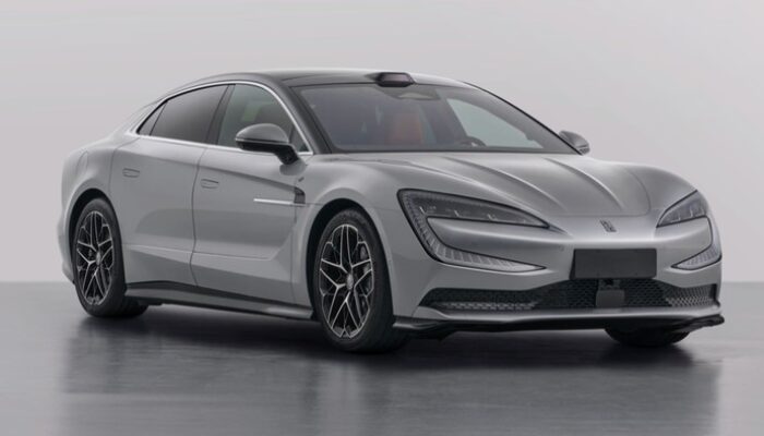 “Sedan Mewah BYD dengan Baterai Jumbo, Nyatakan Perang Baru di Dunia Otomotif!”