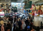 **Meriahnya Blok M di Tahun Baru, Antrean Panjang di Tempat Kuliner Favorit**