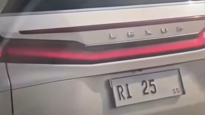 Viral Lexus Berpelat RI 25 Potong Antrean di Gerbang Tol Cilandak
