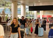 “Bali Siapkan Aturan Anti Turis Bokek, Apa yang Mungkin Terjadi?”