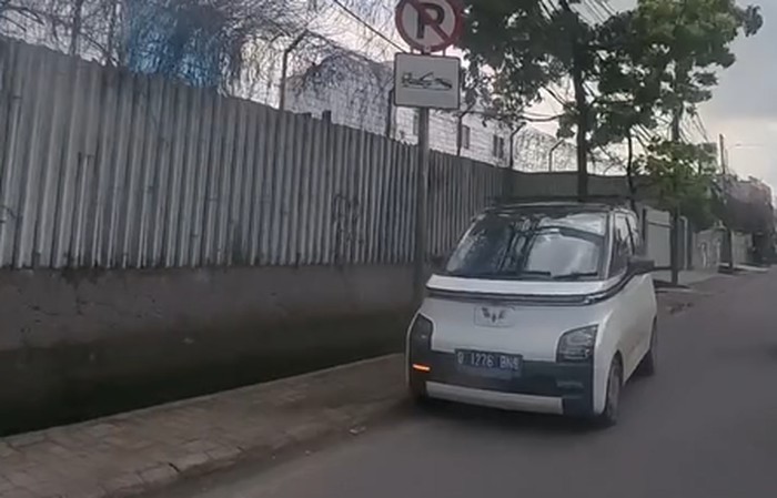 Nggak Cuma Motor, Mobil Mulai Ikut-ikutan Lawan Arah di Jalan Raya: Fenomena Baru dalam Dunia Otomotif