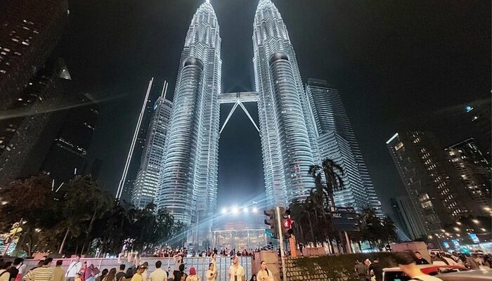 “Turis Malaysia Terancam, Pemerintah Ringkus Ribuan Warga!”
