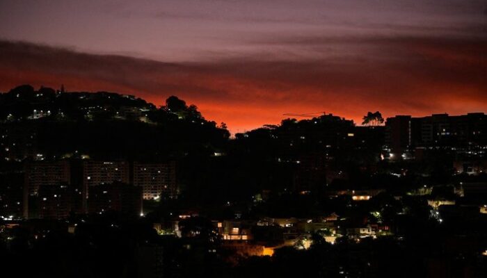 **Ratusan Penerbangan di Karibia Batal Akibat Operasi AS di Venezuela, Penumpang Terlantar**