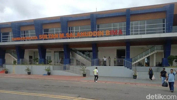 **Cucu Sultan Bima XIV, Dae Dewi, Curahkan Kekecewaannya di Bandara Bima**