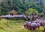 **Ritual Kesuburan Eksotis di Bali: Siat Untek di Desa Kiadan**