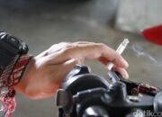 **Korban Pengendara Merokok Hingga Nyaris Dilindas Truk Gugat UU LLAJ ke MK**