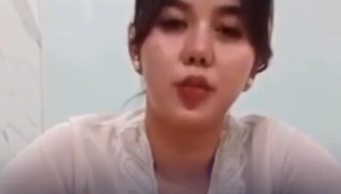 **Viral Wanita Nyamar Jadi Pramugari Batik Air, Pakai Seragam Lengkap-ID Card**