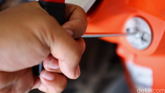 **Bikin Geleng-geleng! Polisi Senior Curi Motor Junior: Kasus Unik di Dunia Otomotif**