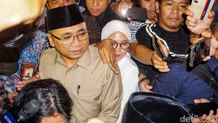 Isi Garasi Eks Menag Yaqut Tersangka Korupsi Kuota Haji: Spesifikasi Mobil Mewah yang Mengejutkan