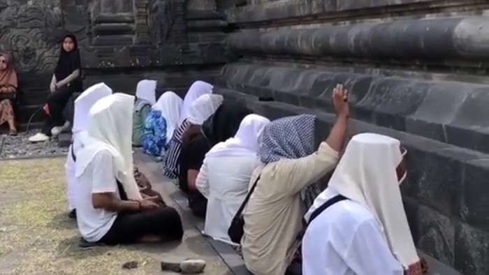 Menyusuri Misteri Candi Prambanan bersama Jemaah Zikir: Kisah Nyeleneh untuk Lepas Kutukan Roro Jonggrang