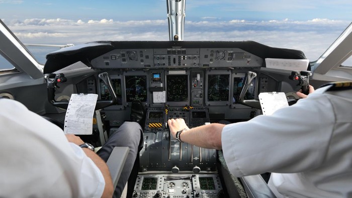 **Skandal Kokpit EVA Air: Pilot Pukul Kopilot saat Take Off di LA, Maskapai Langsung Hukum**