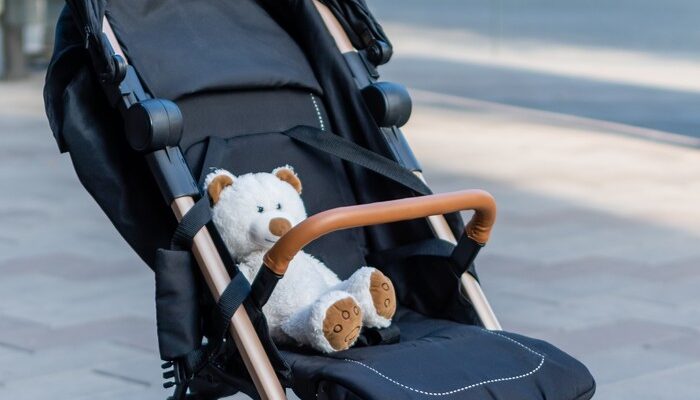 **”Demi Nikmati Kereta Gantung, Pasangan Turis Rela Titip Anak ke Penjaga: Kisah Unik yang Mengguncangkan Dunia Travel”**