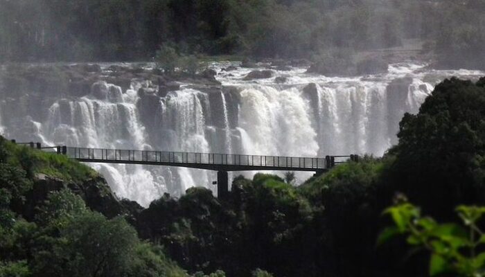 Tragedi Wisatawan AS di Air Terjun Victoria: Kisah Pencarian yang Mencekam di Perbatasan Zambia dan Zimbabwe
