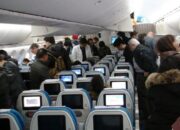 Setelah Pesawat Mendarat, Kamu Langsung Berdiri atau Tetap Duduk? Etiket yang Menarik Perhatian