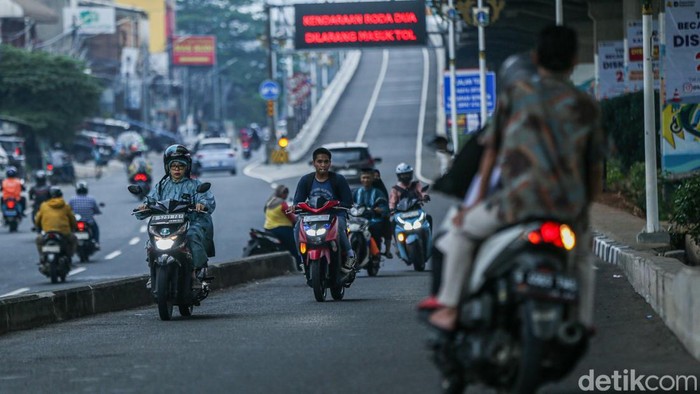 **Perbandingan Hukuman Lawan Arah: Rp 60 Juta di Malaysia vs Rp 500 Ribu di Indonesia**