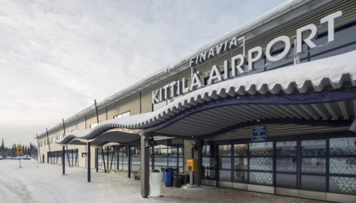 Pesawat ‘Terbungkus’ Es, Ribuan Turis Terdampar di Bandara – Update 1