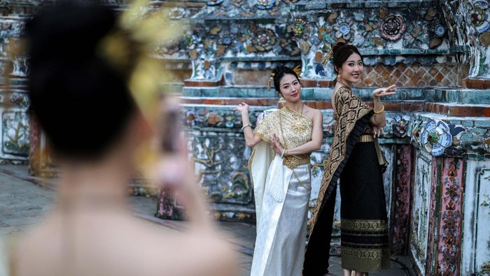 Wat Arun Minta Maaf atas Kelakuan Fotografer yang Meresahkan: Kisah di Balik Tempat Wisata Eksotis Thailand