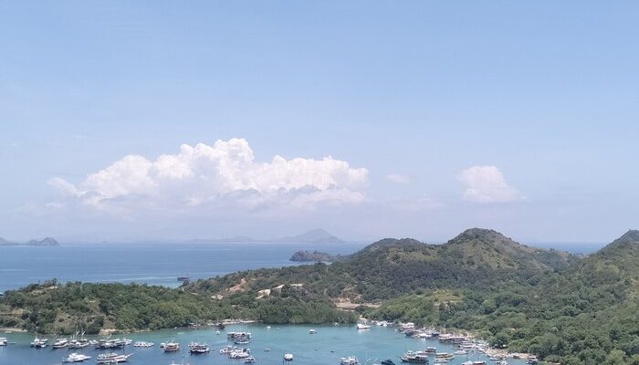 **Labuan Bajo Tutup Layanan Kapal Wisata Sementara, Kenali Alasannya!**