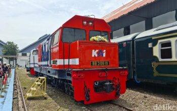 Menjelajahi Masa Lalu dengan Livery Lawas D301 dan BB306
