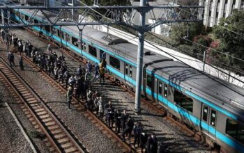 **Saat Kereta di Tokyo Lumpuh 9 Jam karena Listrik Padam: Kisah Petualangan di tengah Kebakaran dan Kebingungan**