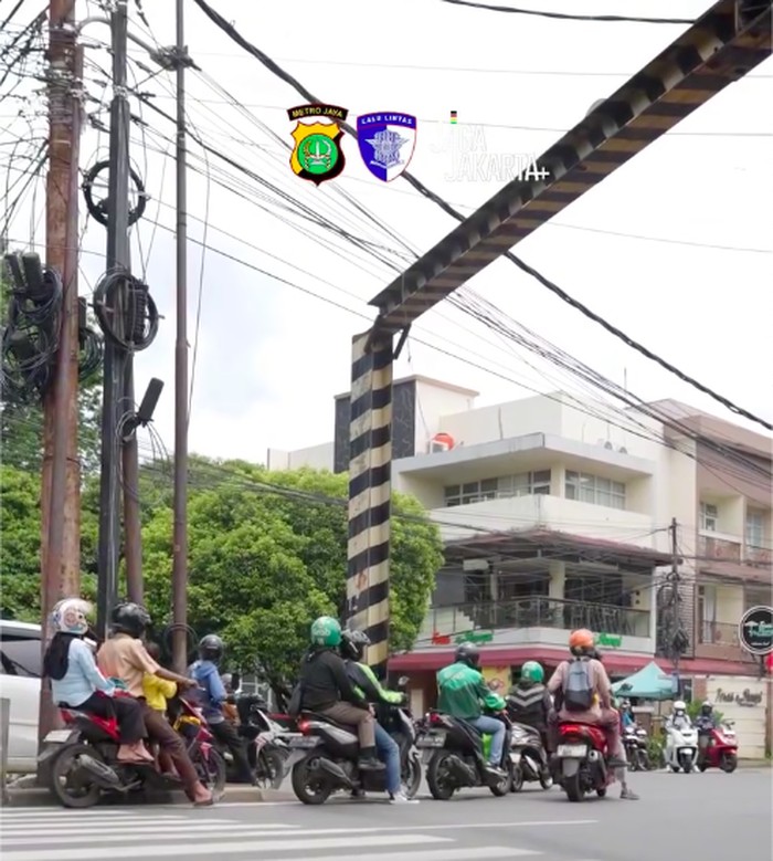 Pemotor Lawan Arah Ditegur Polisi Ngeyel, Malah Marah-marah: Penertiban Ditlantas Polda Metro Jaya