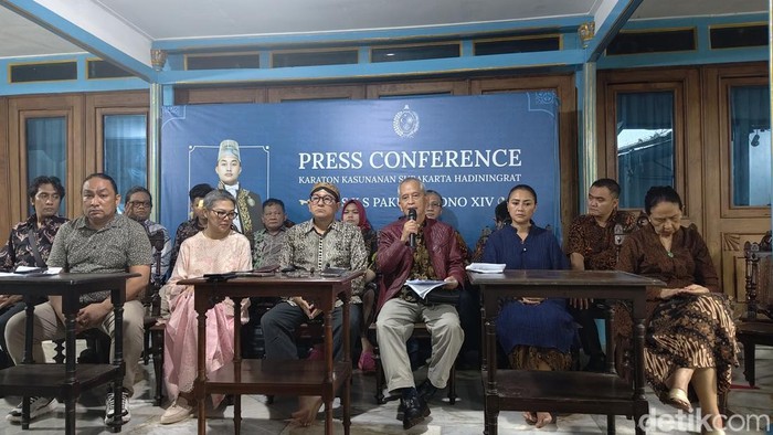 **Pertikaian Kubu PB XIV Purbaya dan Pelaksana Keraton Solo: Kisah Eksotis di Balik Tradisi**