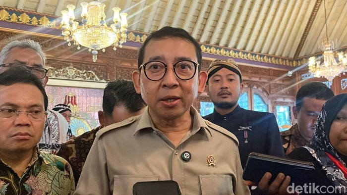 **Protes Penunjukan Tedjowulan di Keraton Solo, Apa yang Dipikirkan Fadli Zon?**