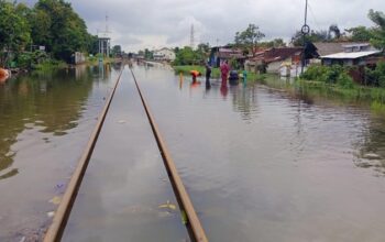 **KAI Batalkan 23 Perjalanan Kereta Api Hari Ini Imbas Banjir Pekalongan**