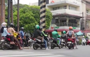 Penyesalan Pemotor yang Lawan Arah – Ditegur Polisi Marah Bilang Nggak Takut