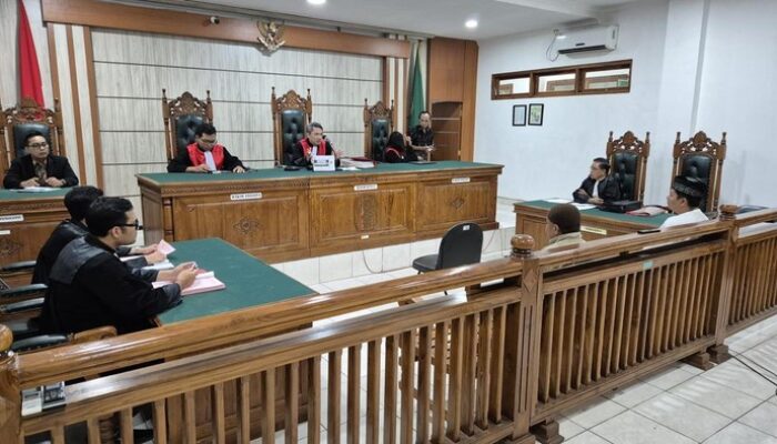 **Tragedi Kapal Pinisi KM Putri Sakinah: Nakhoda Didakwa Tinggalkan Kemudi untuk Makan, Makanan yang Menghancurkan**