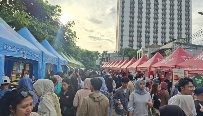 **Buru Takjil di Patra Kukusan Depok: Serunya War Takjil dengan Mahasiswa**